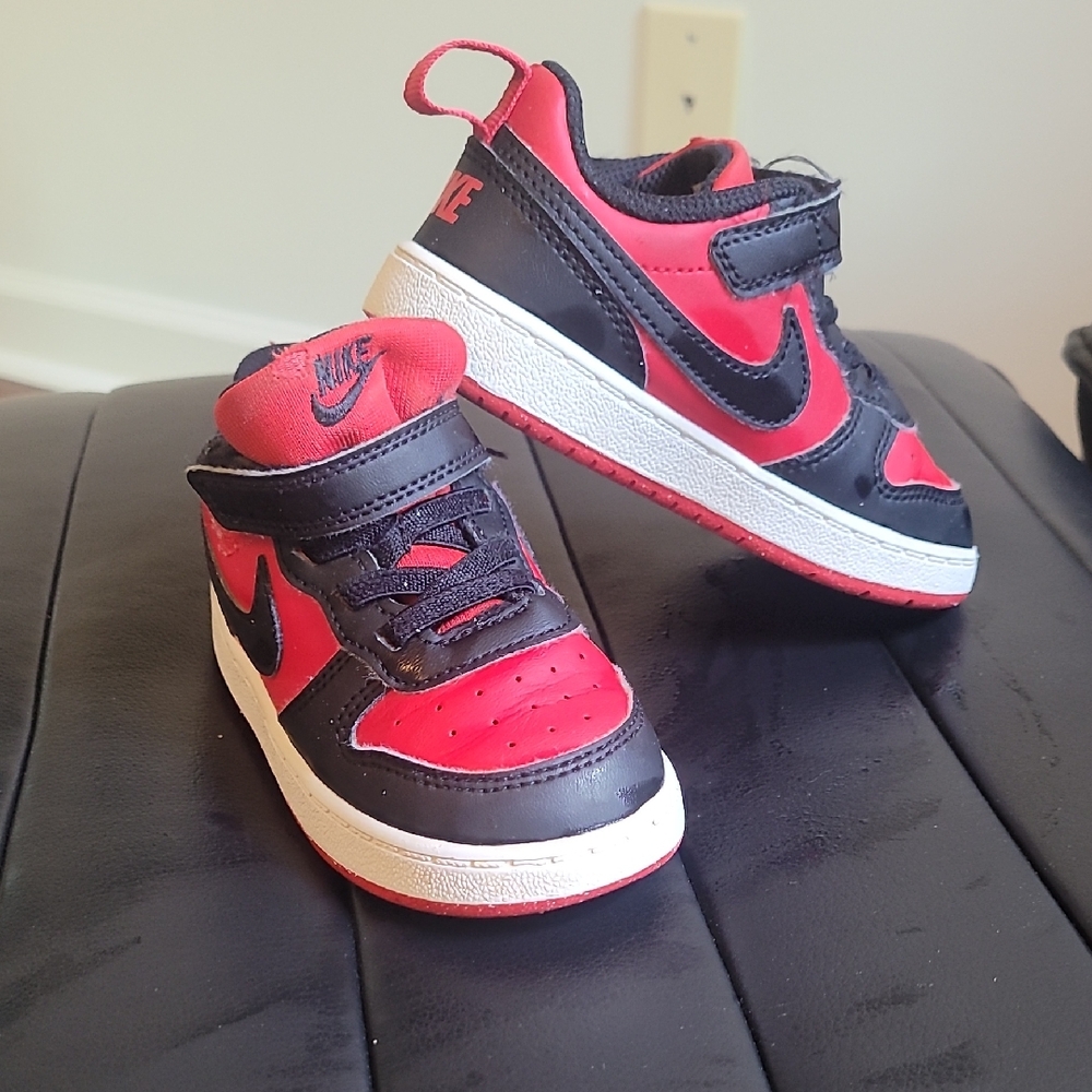 Nike Kids' Black and Red Sneakers